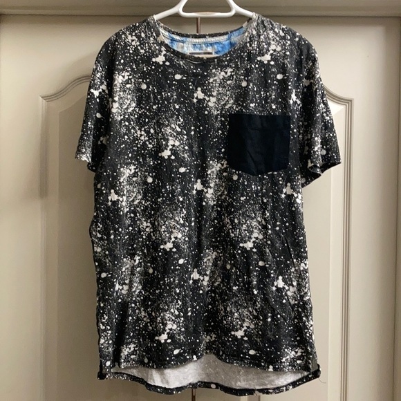 𝅺MEN’S Modern Amusement t-shirt - Picture 1 of 5
